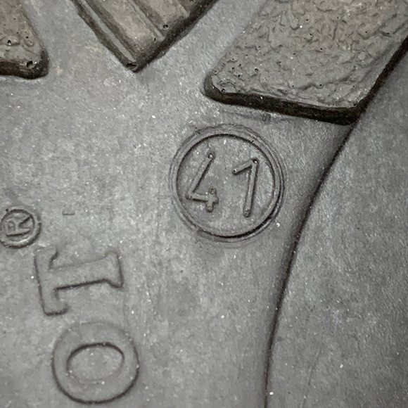 NAOT Leather Gold Sandals Shoes Ankle Strap sz 41 - Picture 14 of 16